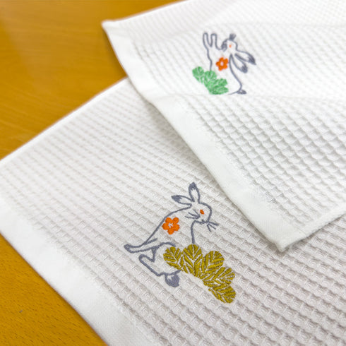 【生産終了につき割引中】卯(うさぎ)・干支ワッフルふきん