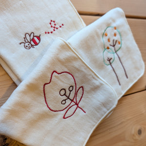 刺繍ガーゼハンカチ